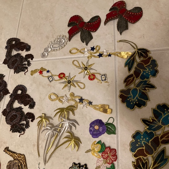Variety Of‎ Embroidered Applique Patches - Picture 4 of 4